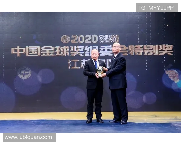 国足主帅亲赴基层选拔新人,现场引发围观 国足主帅亲赴基层选拔新人,现场引发围观